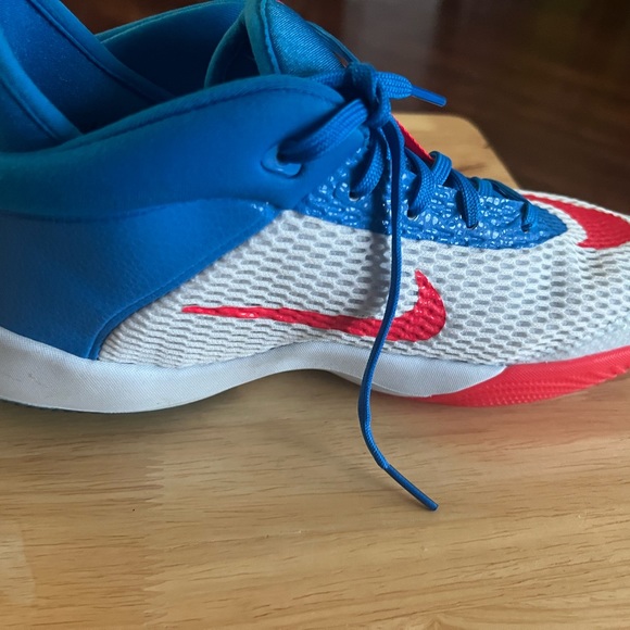 Basketball Shoes - Picture 3 of 6